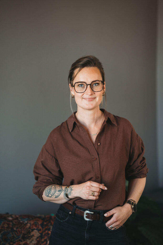 Rebekka Hviid, uvildig marketingrådgiver, smilende og professionel.